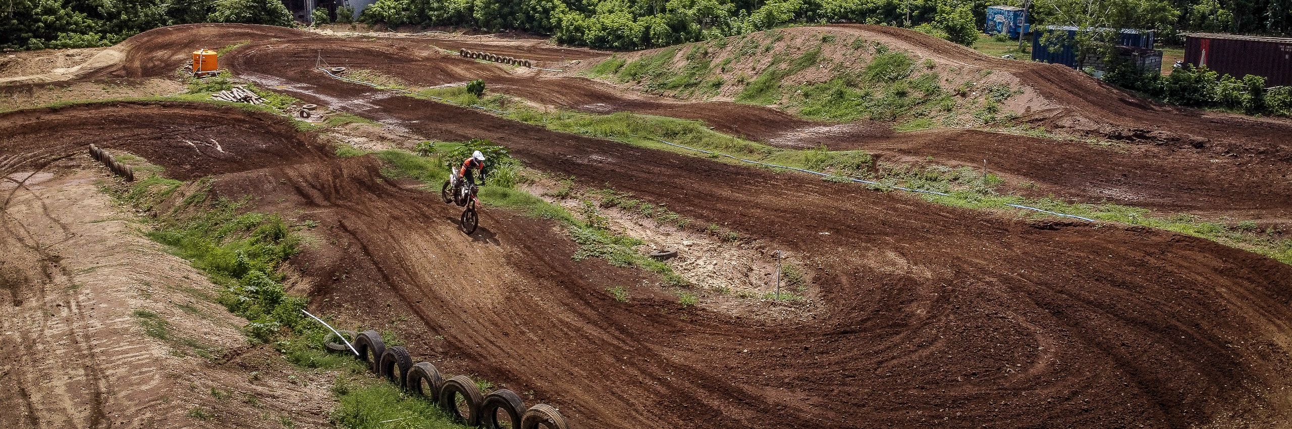 Walging Jong Turbine Motocross action in Bali Dirt Bike Park